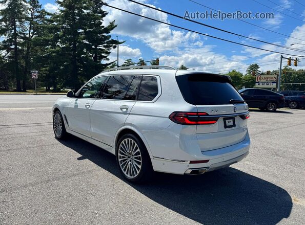 5UX23EM09P9N95412 2023 BMW X7 White Հետևի տեսք