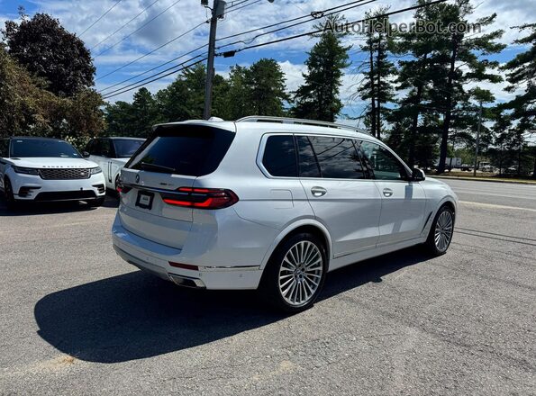 5UX23EM09P9N95412 2023 BMW X7 White Առջևի վահանակի տեսք