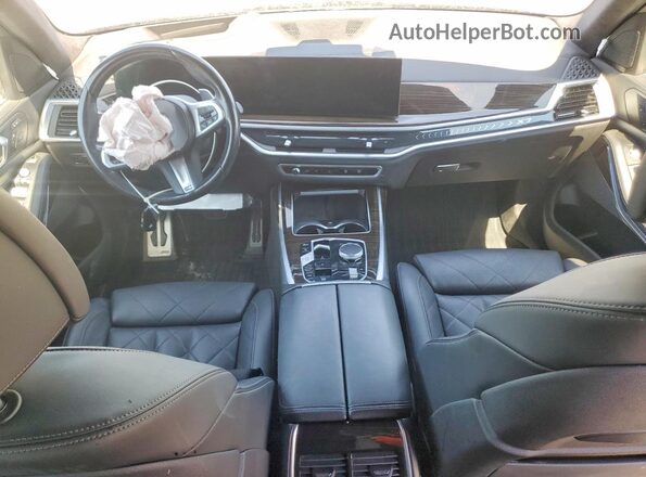 5UX23EM09P9R79013 2023 BMW X7 Gray Dashboard view