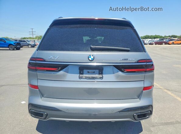 5UX23EM09P9R79013 2023 BMW X7 Gray Rear view