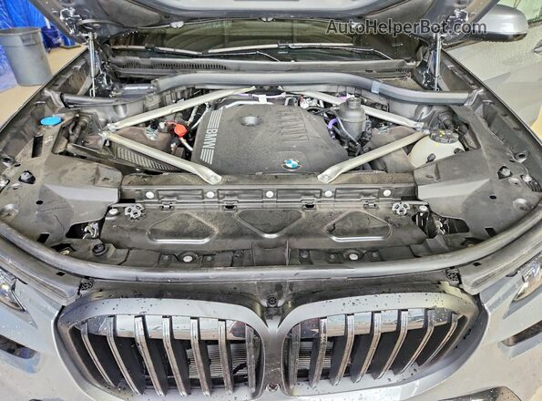 5UX23EM09R9S30716 2024 BMW X7 Gray Շարժիչի բաժամունքի տեսք