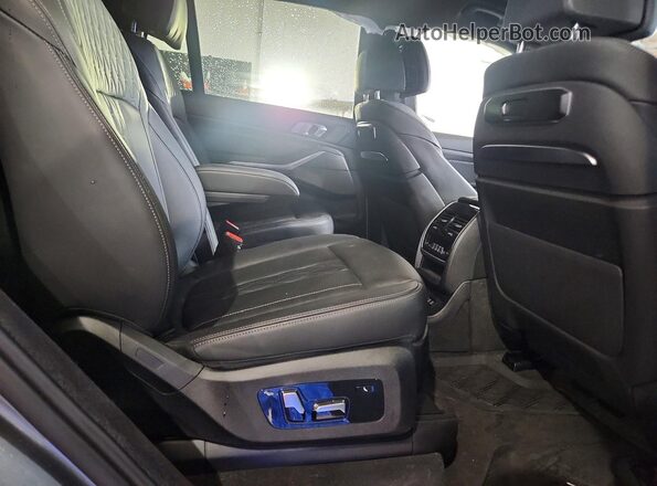 5UX23EM09R9S30716 2024 BMW X7 Gray Սալոնի հետևի տեսք