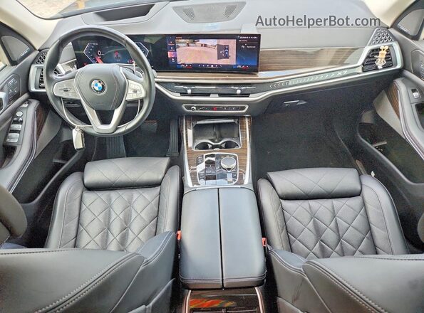 5UX23EM09R9U24274 2024 BMW X7 Black Առջևի վահանակի տեսք