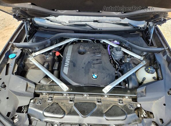 5UX23EM09R9U79582 2024 BMW X7 Gray Vista del compartimento del motor