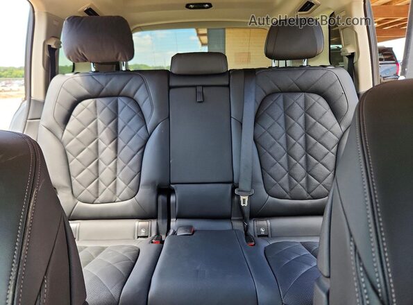 5UX23EM09R9U79582 2024 BMW X7 Gray Vista de los asientos traseros