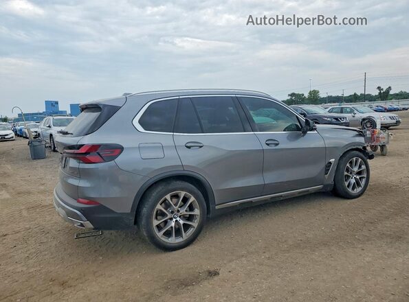 5UX23EU00R9V57005 2024 BMW X5 Gray Trasero derecho