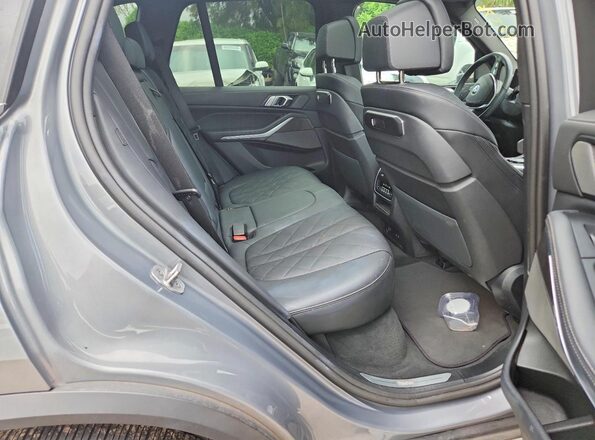 5UX23EU00S9Z59063 2025 BMW X5 Gray Вид задньої частини салону