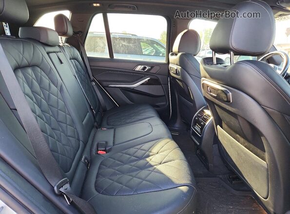 5UX23EU04R9S31966 2024 BMW X5 Белый Вид задней части салона