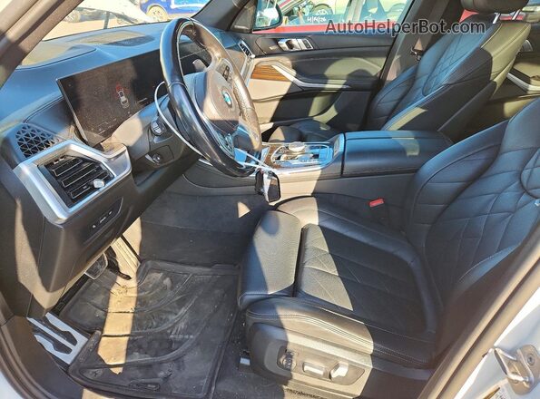 5UX23EU04R9S31966 2024 BMW X5 Белый Вид салона спереди