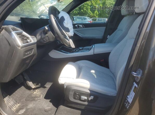 5UX23EU05S9W72060 2025 BMW X5 Green Vista interior delantera