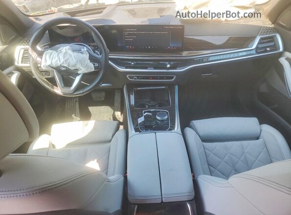 5UX23EU05S9W72060 2025 BMW X5 Green Vista del salpicadero
