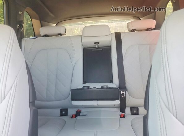 5UX23EU05S9W72060 2025 BMW X5 Green Vista de los asientos traseros