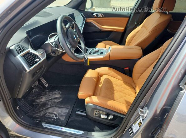 5UX23EU05T9117790 2026 BMW X5 Silver წინა სალონის ხედი