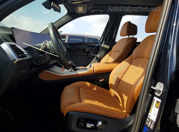 5UX23EU07R9W14123 2024 BMW X5 Blue Front interior view