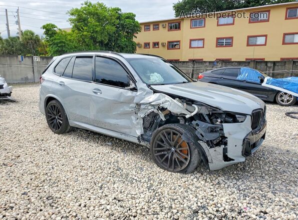 5UX23EU07S9X98498 2025 BMW X5 Серый Передняя правая четверть