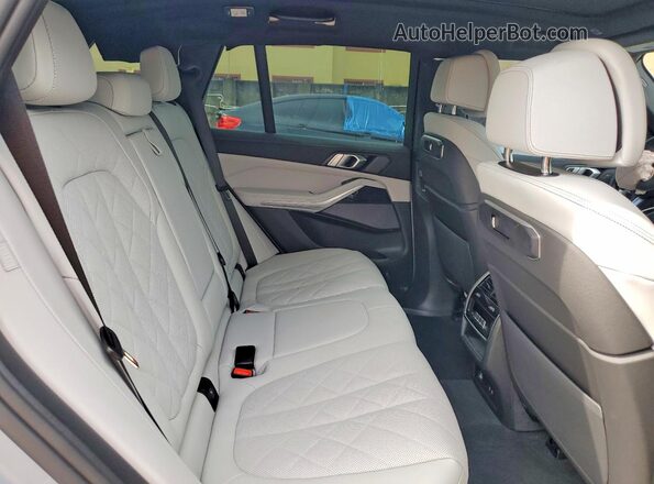 5UX23EU07S9X98498 2025 BMW X5 Серый Вид задних сидений