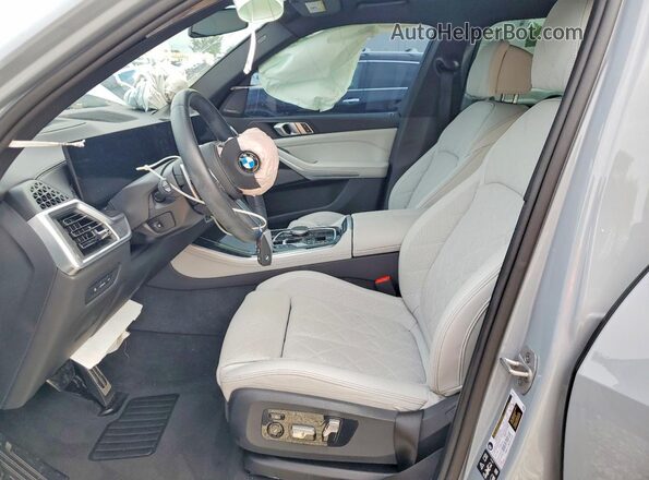 5UX23EU07S9X98498 2025 BMW X5 Серый Вид салона спереди