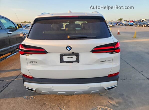 5UX23EU07S9Y99962 2025 BMW X5 White Вид ззаду