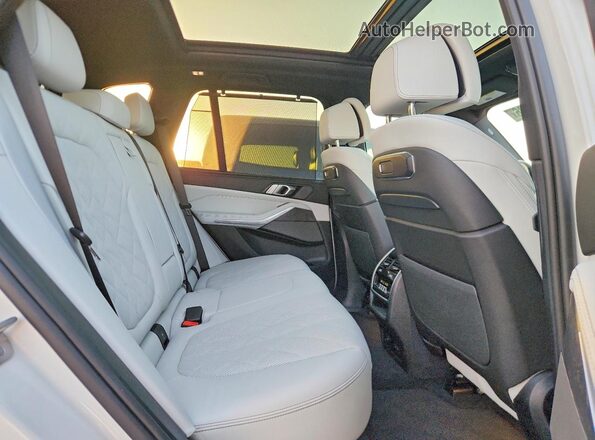 5UX23EU07S9Y99962 2025 BMW X5 White Вид задніх сидінь