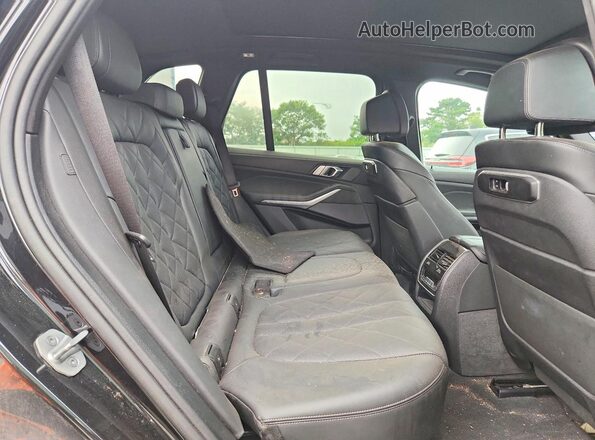 5UX23EU08R9U70419 2024 BMW X5 Charcoal უკანა სალონის ხედი