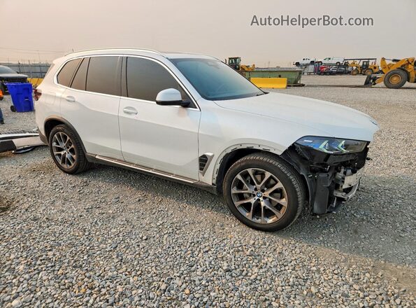 5UX23EU08R9V77518 2024 BMW X5 White Przód prawy