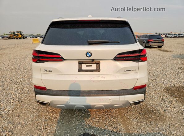 5UX23EU08R9V77518 2024 BMW X5 White Widok z tyłu