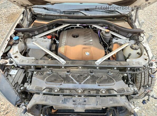 5UX23EU08R9V77518 2024 BMW X5 White Widok komory silnika