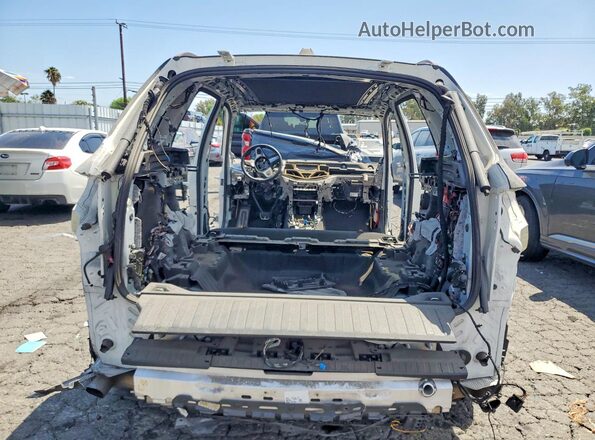 5UX23EU08R9W14373 2024 BMW X5 White უკანა ხედი