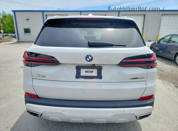 5UX23EU09R9T02353 2024 BMW X5 White Հետևի տեսք