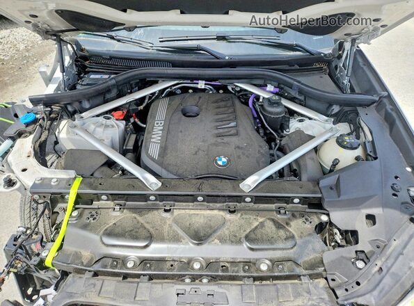 5UX23EU09R9T02353 2024 BMW X5 White Սալոնի հետևի տեսք
