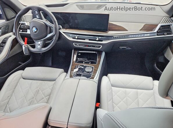 5UX23EU09R9T53075 2024 BMW X5 Серый Вид панели приборов