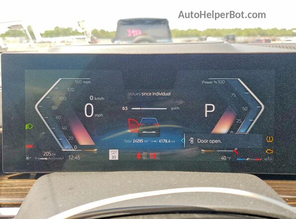 5UX23EU09R9V08644 2024 BMW X5 Black Instrument cluster view