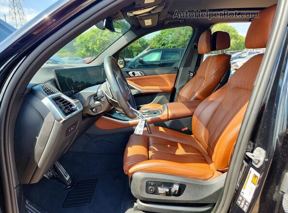 5UX23EU09S9Y87702 2025 BMW X5 Black Widok wnętrza z przodu