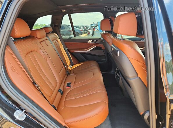5UX23EU09S9Y87702 2025 BMW X5 Black Widok wnętrza z tyłu