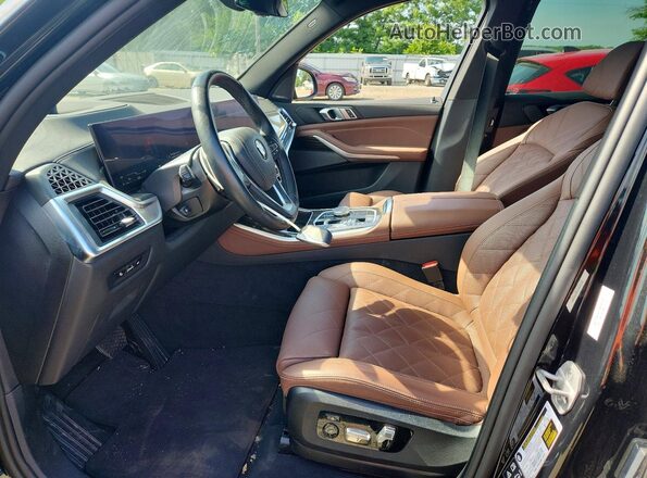 5UX23EU09S9Z50751 2025 BMW X5 Black Widok wnętrza z przodu