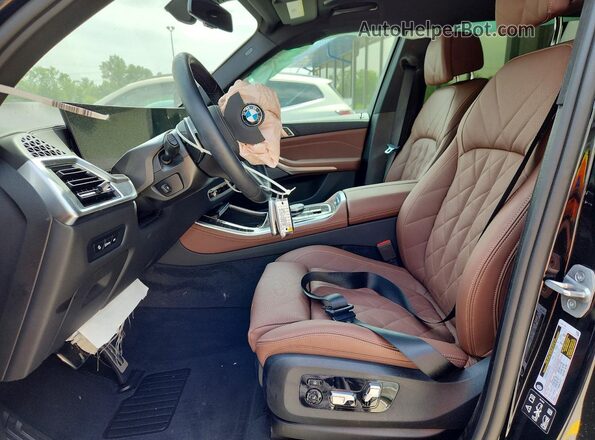 5UX23EU0XT9286669 2026 BMW X5 Black Front interior view