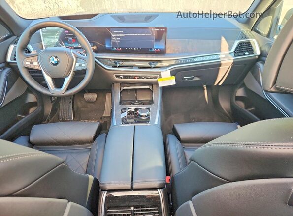 5UX23EU0XT9384861 2026 BMW X5 Black Vista del salpicadero