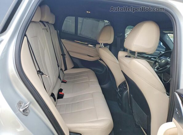 5UX2V1C05L9B46276 2020 BMW X4 Серый Вид задней части салона