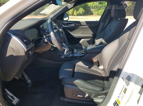 5UX2V1C08M9H97399 2021 BMW X4 White Front interior view