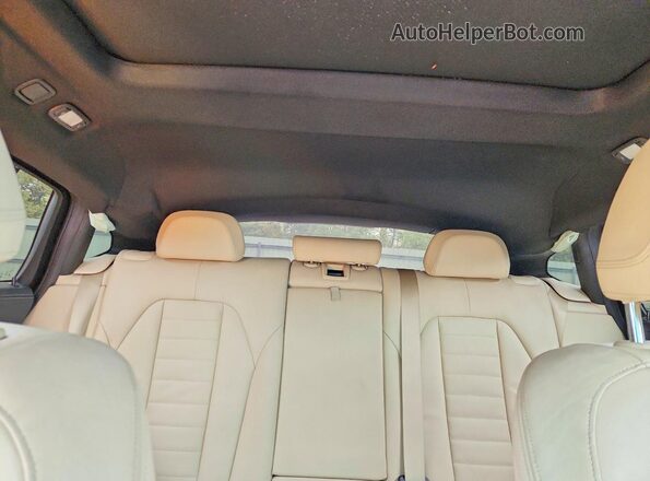 5UX2V5C0XM9F44706 2021 BMW X4 Red Rear seats view