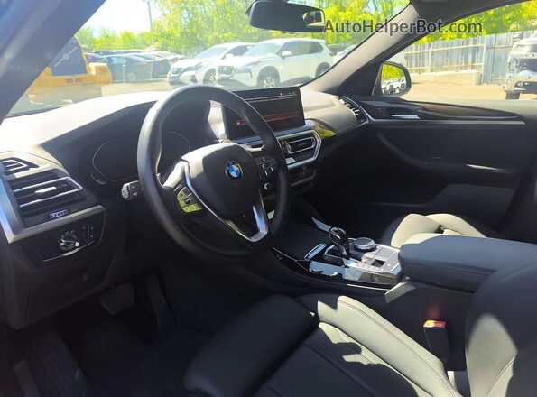 5UX33DT06S9Y71702 2025 BMW X4 Black Widok wnętrza z przodu