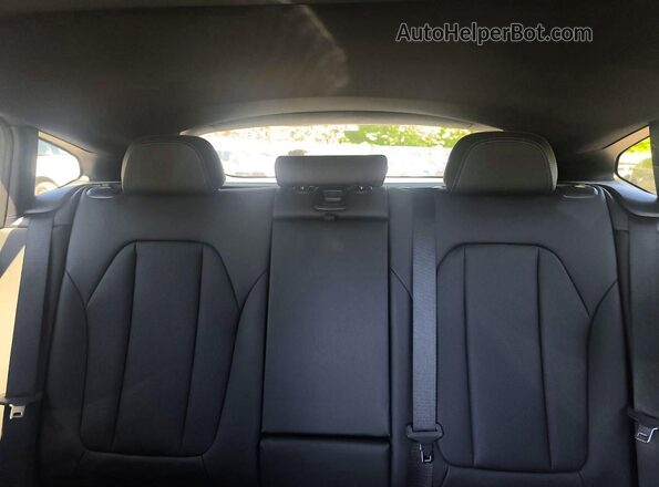 5UX33DT06S9Y71702 2025 BMW X4 Black Widok tylnych siedzeń