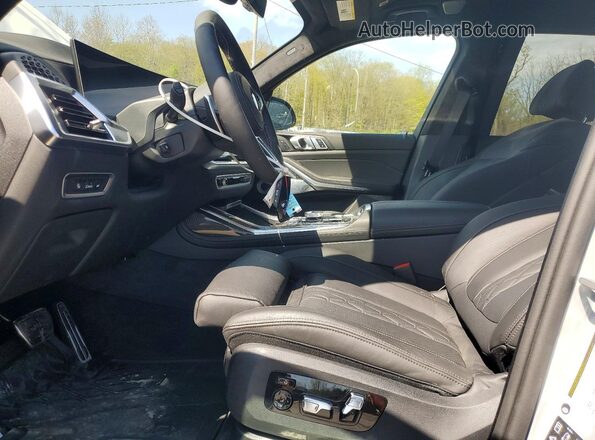 5UX33EM01T9075431 2026 BMW X7 Gray Vista interior delantera