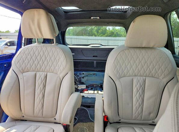 5UX33EM04S9W53049 2025 BMW X7 Blue Вид задніх сидінь