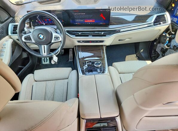 5UX33EM04S9W53049 2025 BMW X7 Blue Вид панелі приладів