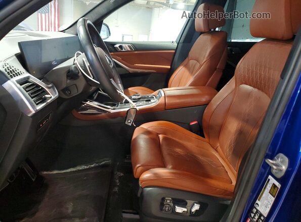 5UX33EM04S9X32138 2025 BMW X7 Синий Вид салона спереди