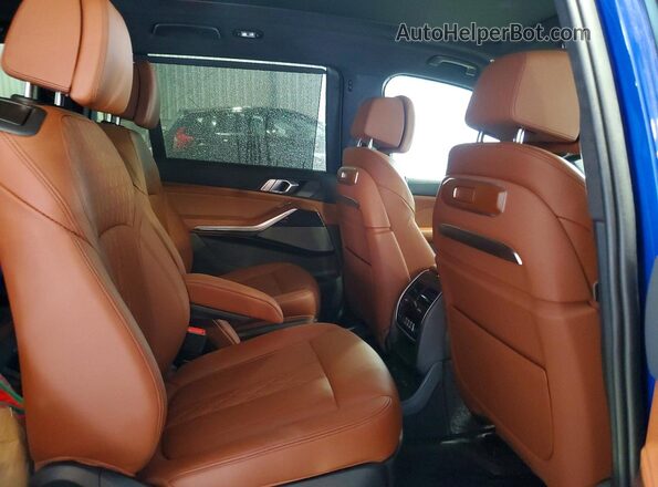 5UX33EM04S9X32138 2025 BMW X7 Синий Вид задней части салона