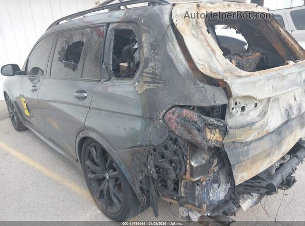 5UX33EM05R9U14037 2024 BMW X7 Gray Вид спереду