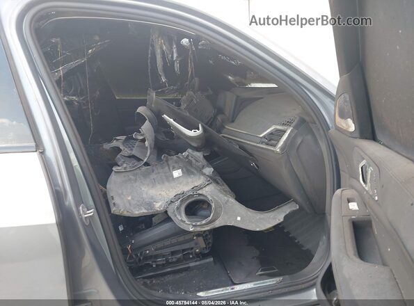 5UX33EM05R9U14037 2024 BMW X7 Gray Вид салону спереду