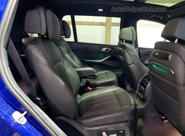 5UX33EM07P9P22727 2023 BMW X7 Синий Вид задней части салона